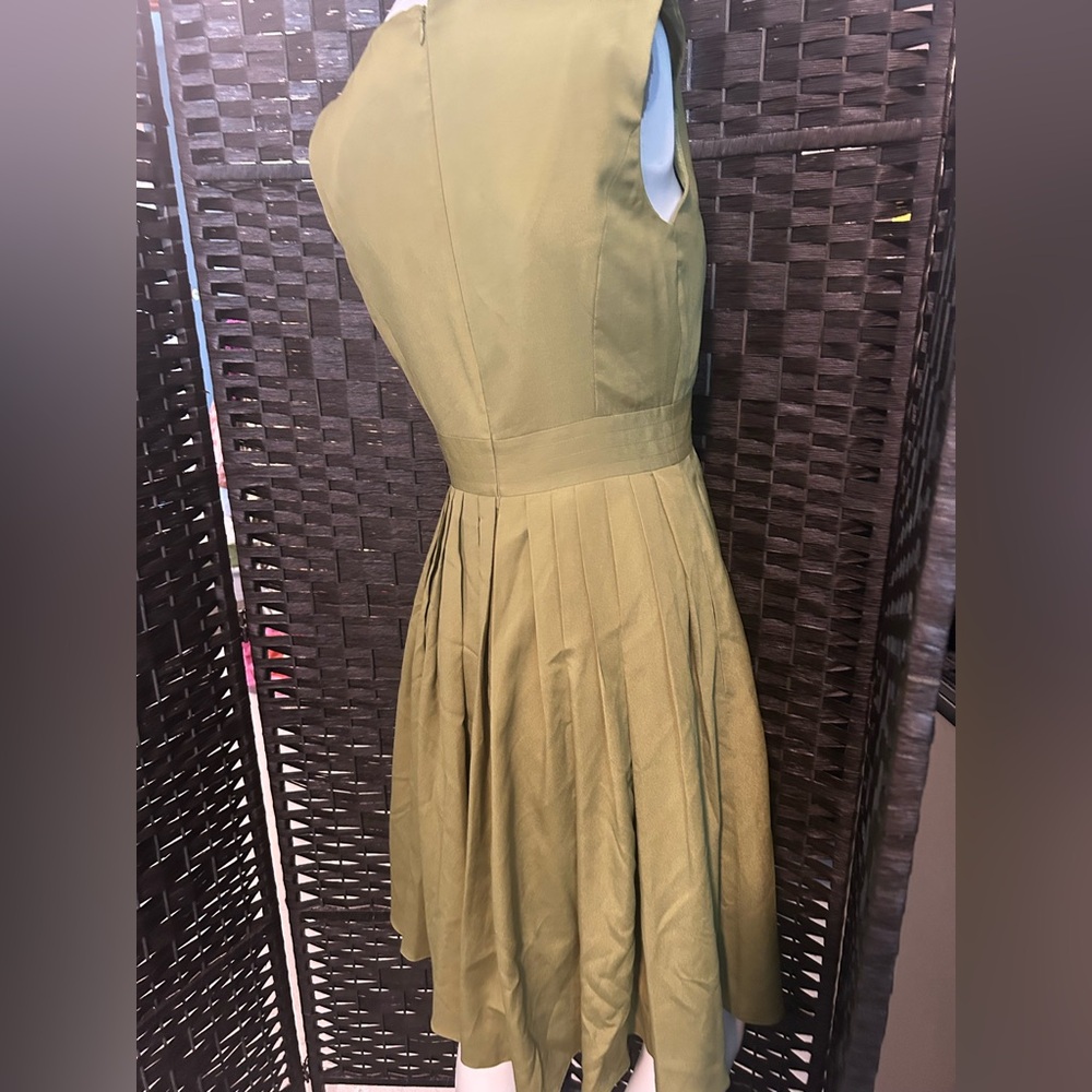 Badgley Mischka green/olive sleeveless fit and flair with embellished v-neck s6 - Picture 5 of 13